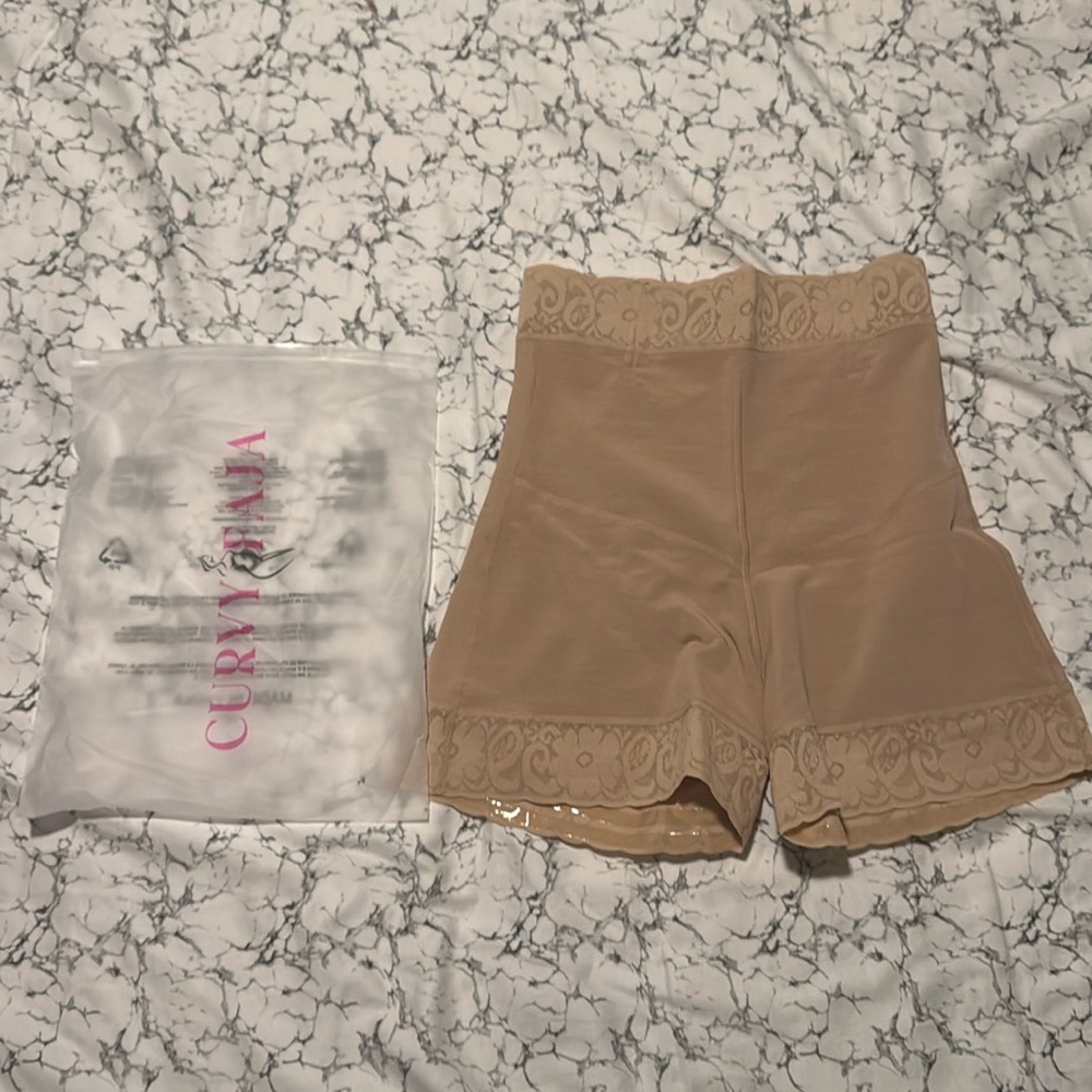 Women's High-Waist Shaping Shorts in Nude